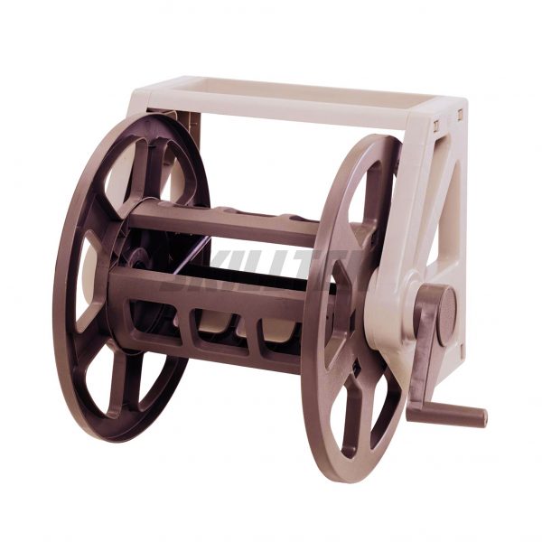 Ideal for large gardens and yards, this wall-mounted hose reel combines convenience and durability, making it an essential tool for gardeners worldwide.